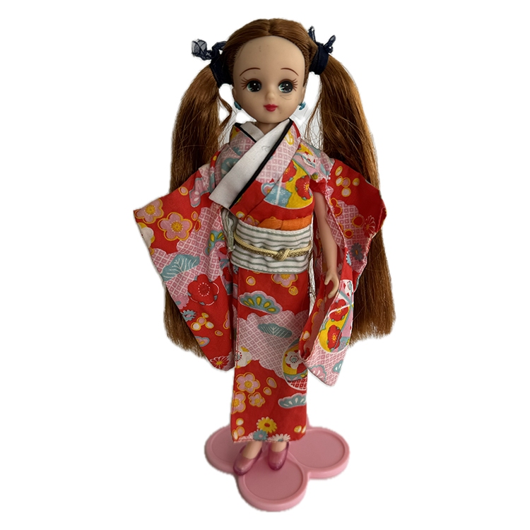 Boneca usada Licca chan, Boneca usada de moda japonesa criada pela Takara A boneca pode ter acessórios de outro modelo