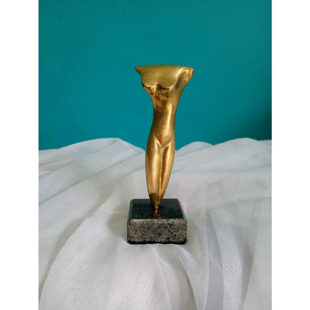 Antiga escultura nu /torso feminino em bronze e granito