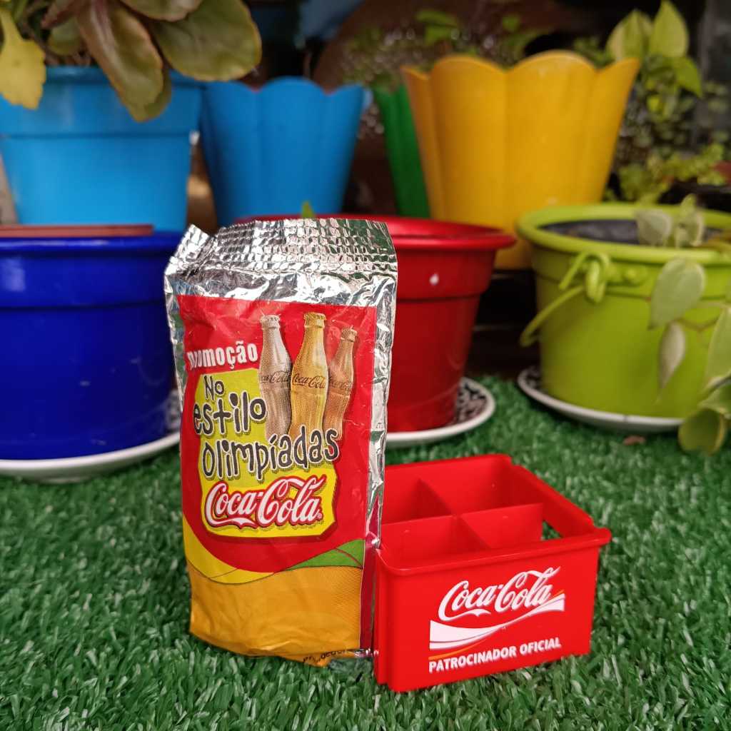 Miniatura de garrafinha e Mini engradado da Coca Cola-  Ano 2004