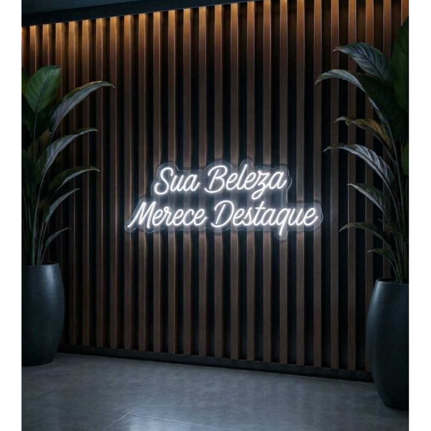 Letreiro em Neon Led Sua Beleza Merece Destaque Painel Luminoso Instagramável 60x20cm