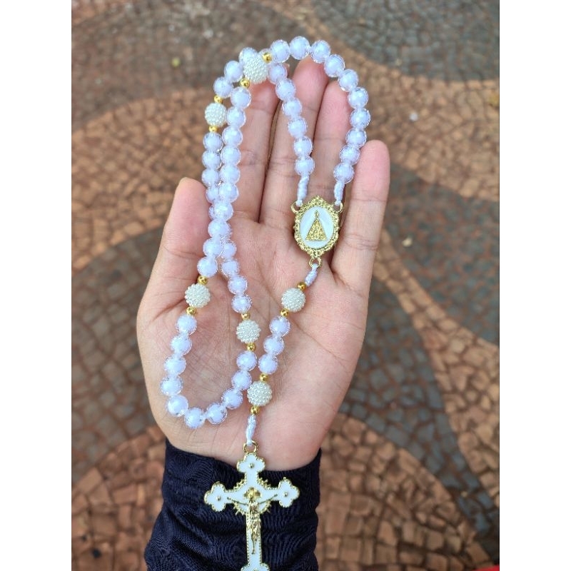 Terço Católico Branco Delicado com Detalhes Dourado