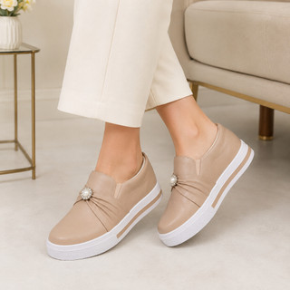 Slip On Dk Use Shoes com Elástico e Sola Tratorada e Pedraria Elegante para Senhoras Enfermeiras