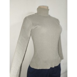 Blusa básica de lã, veste 36.