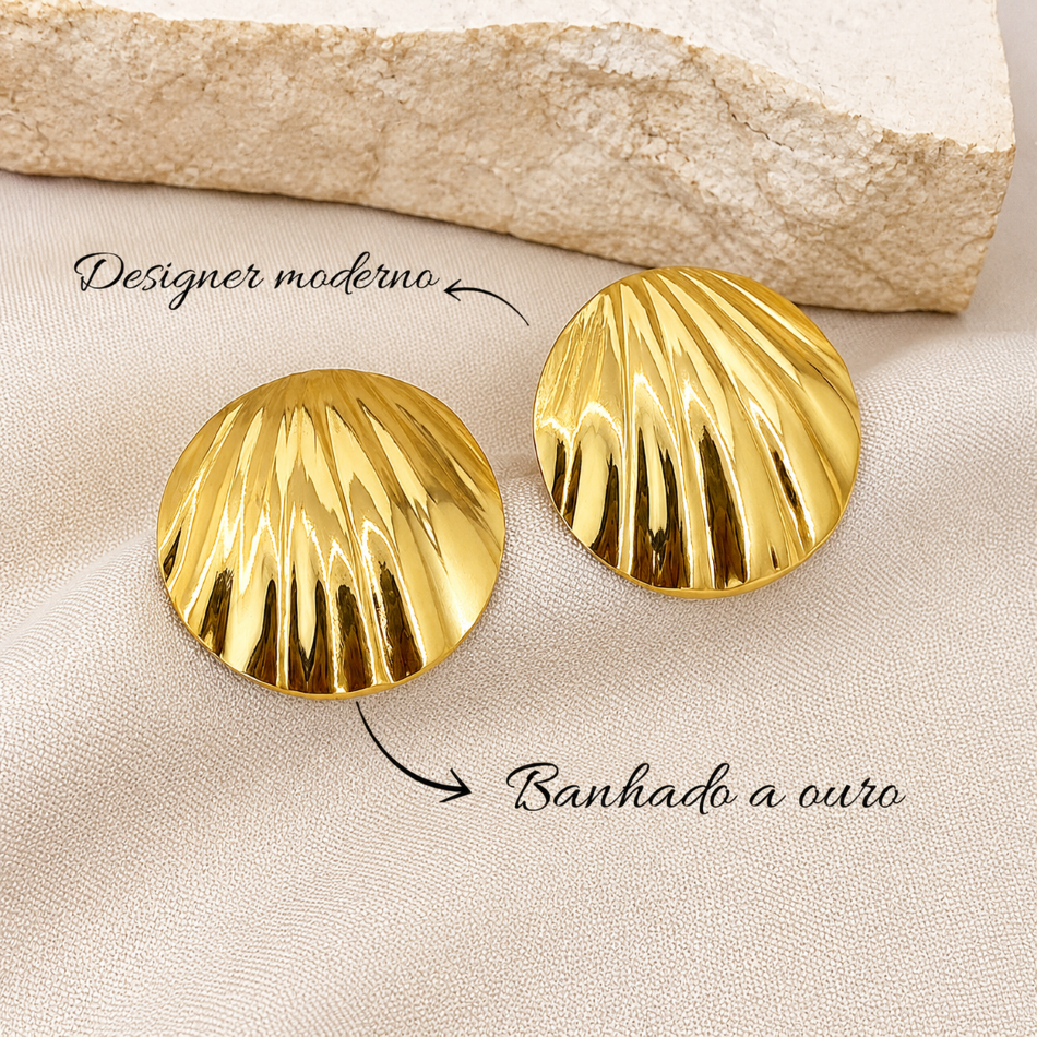CONJUNTO BRINCO E COLAR CONCHA DOURADA BANHADO A OURO — imagem 2 de 2