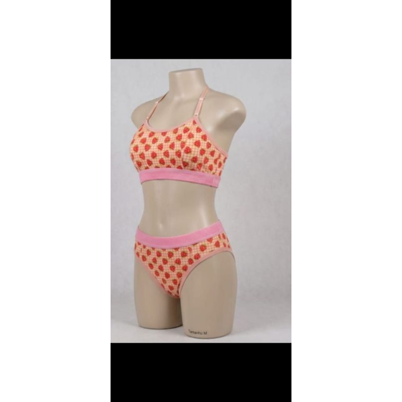 Conjunto infantil com estampas sortidas.