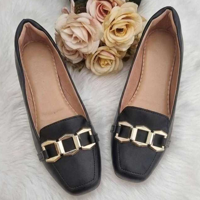 Sapatilha Mocassim Feminina Preto Bico Quadrado Corrente Dourada Rasteira Elegante Confortável