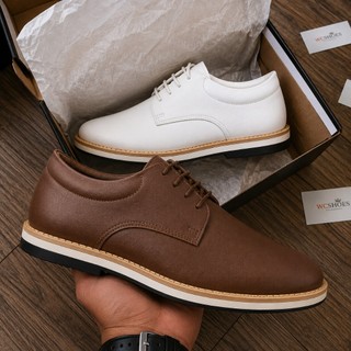 Kit 2 Sapato Casual Masculino Oxford Derby Casual Branco & Marrom Improvizzo Elegância e Modernidade