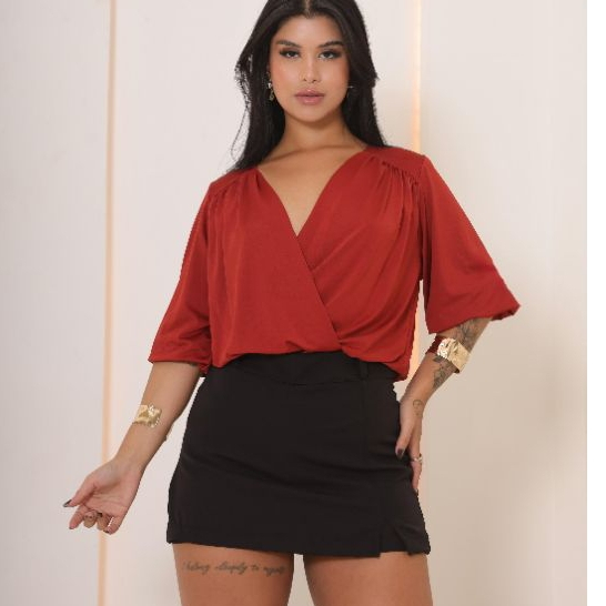 Blusa Femenina Transpassada com Decote V Manga 3/4 — imagem 2 de 2