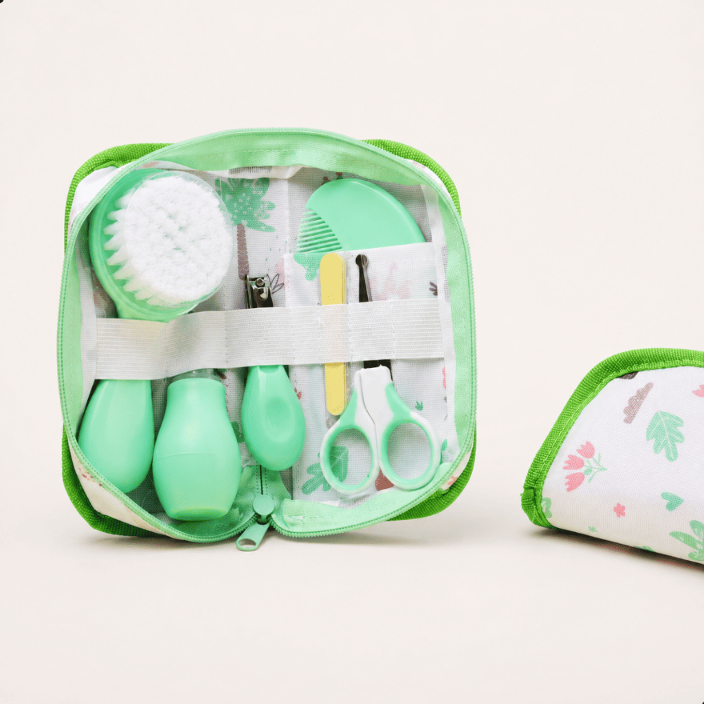 Kit Cuidados Bebê Recém Nascido Higiene Infantil Com Estojo Bolsa Maternidade Pente Escova Cortador Tesoura
