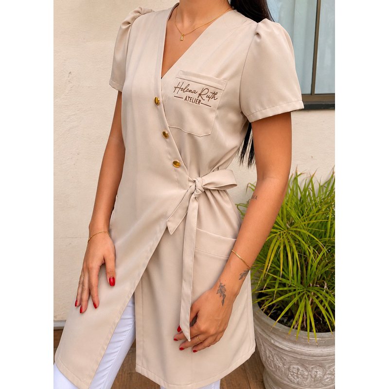 Jaleco Feminino transversal Alfaiataria com bordado incluso