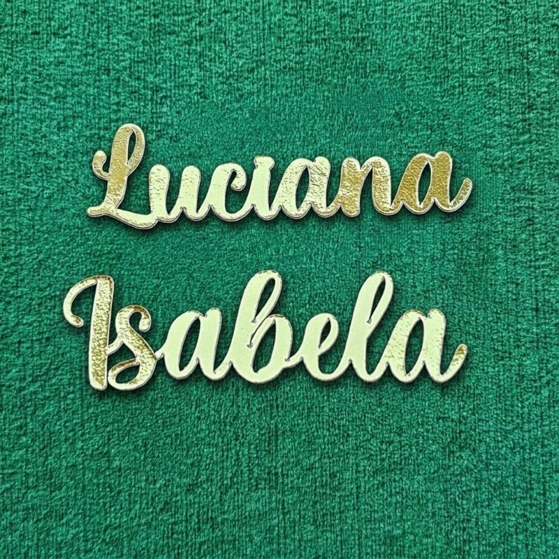 30 apliques nomes recortados no papel lamicote dourado. Decoração de lembrancinha.