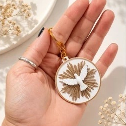 Chaveiro Espírito Santo Personalizado Crisma Batismo Lembrancinha Religiosa com Nome e Data