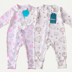 Roupa Bebê Macacão Amore Vira Pé Estampado com Zíper Menina Menino Confortável 100% Algodão
