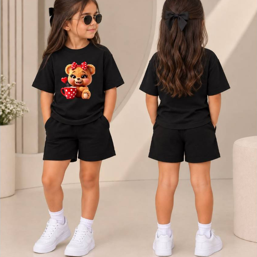 Lookinho Cheio de Fofura Conjunto Infantil Feminino com Camiseta e Short de Moletom, com Estampa de Ursinha Delicada