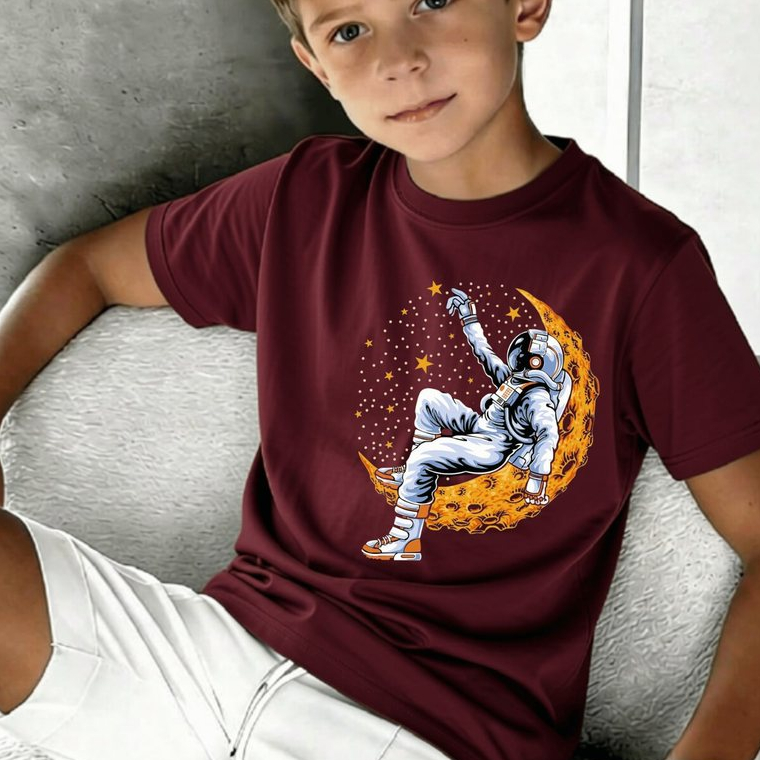 Camiseta Infantil Para Meninos Astronauta Tocando as Estrelas Camisa 100% Algodão Para Crianças