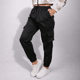 Calça Feminina Cargo em Sarja Jogger Cintura Alta Bolso Fake Street Larga Tendencia Skatista