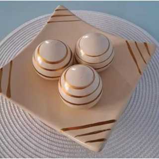 Centro de Mesa Decorativo com Prato e Kit 3 Bolas de Cerâmica – Enfeite para Sala, Rack ou Aparador em Oferta na Shopee
