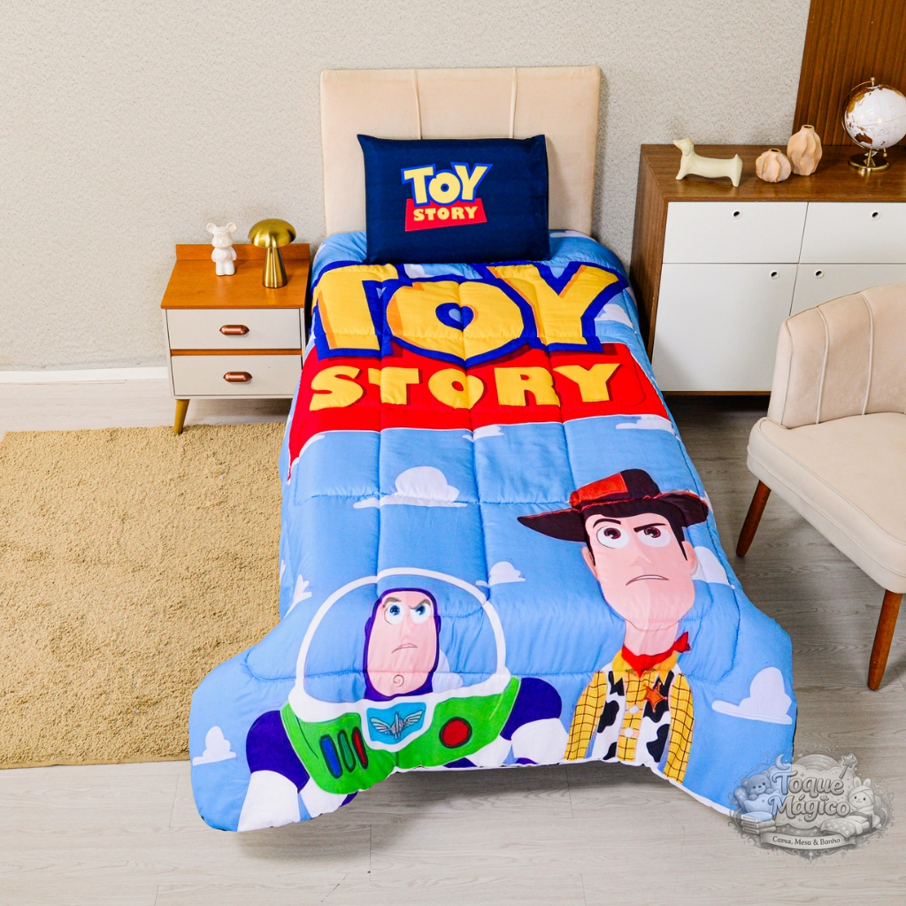 Coleção Completa Toy Story Woody e Buzz: Edredom Extra Grosso + Jogo de Lençol Micropercal Solteiro