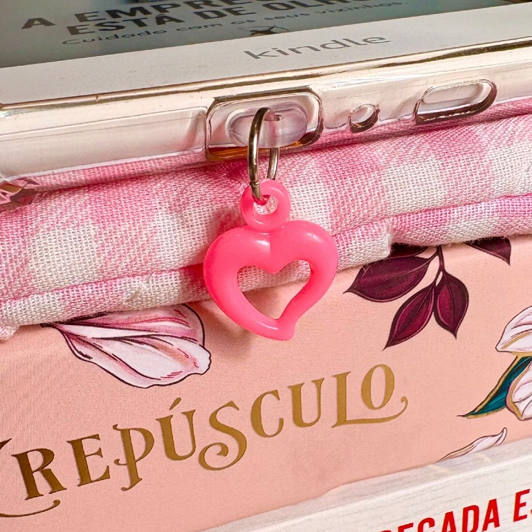 Charm Kindle Coração Anti Poeira