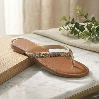Novidade dia das mães Slim Brilho Luxo: A rasteira delicada que você ama com envio rápido garantido!