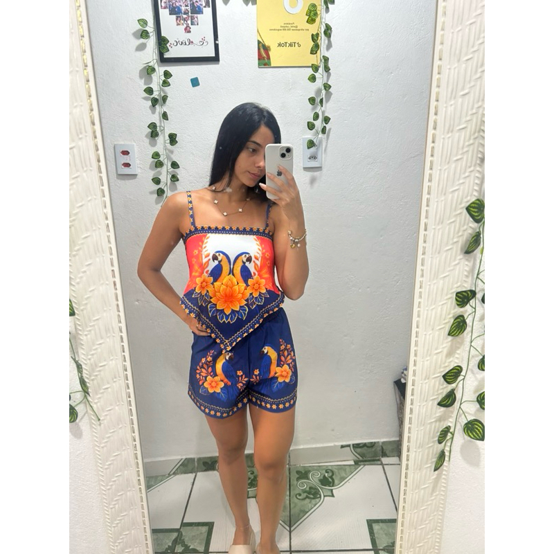 conjunto feminino lenço duas peça Cropped com short, look verão estampa tropical, conjuntos estampa localizada, cropped