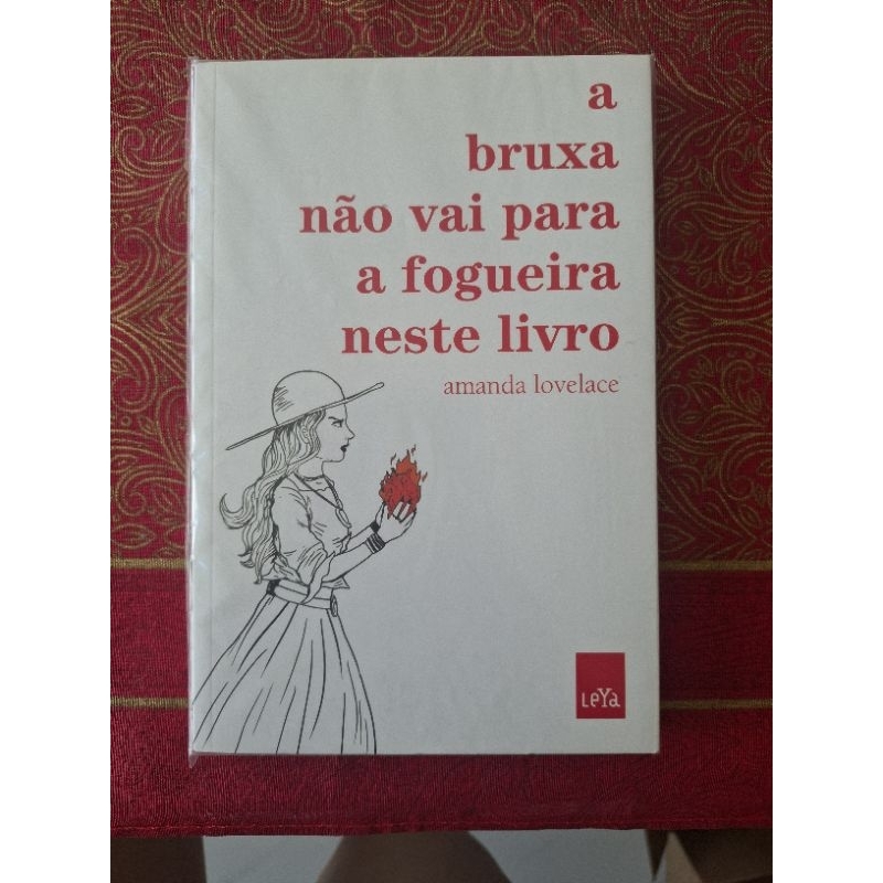 Livros desapego (Agatha Christie,Amanda lovelace e Sarah j. Maas)