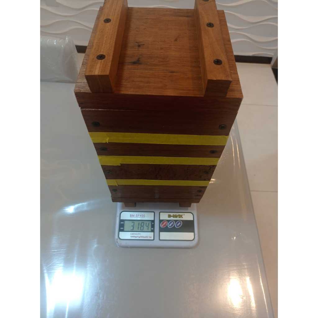 Caixa Abelha Jataí eucalipto Ninho sobrenhinho + 2 Melgueiras 12x16cm