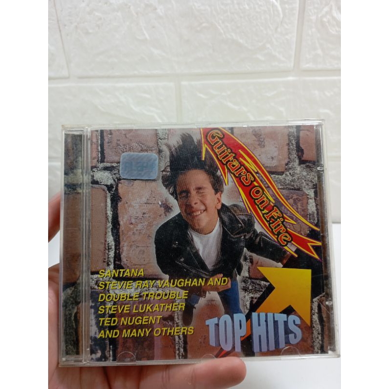 CD TOP HITS - GUITARS ON FIRE - SANTANA - STEVE - STEVE RAY VAUGHAN AND - DOUBLE TROUBLE - CD Usado - REF:CD 390