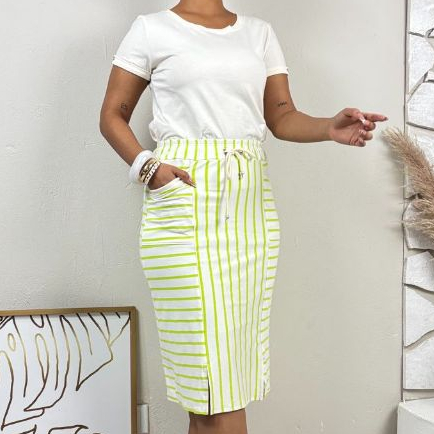 Conjunto Feminino moda evangélica Forrado Blusa com Saia Mídi Listrada com fenda Cintura Alta bolsos