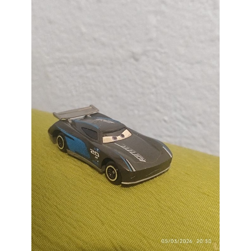 miniatura die-cast do personagem Jackson Storm da franquia Disney Pixar Cars, produzida pela Mattel.