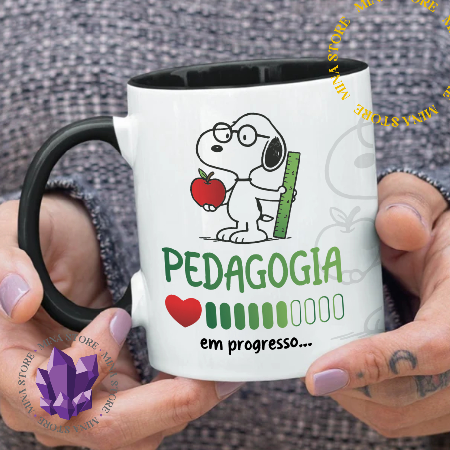 Caneca Pedagoga Linha Snoopy Profissões Pedagogia Estudante