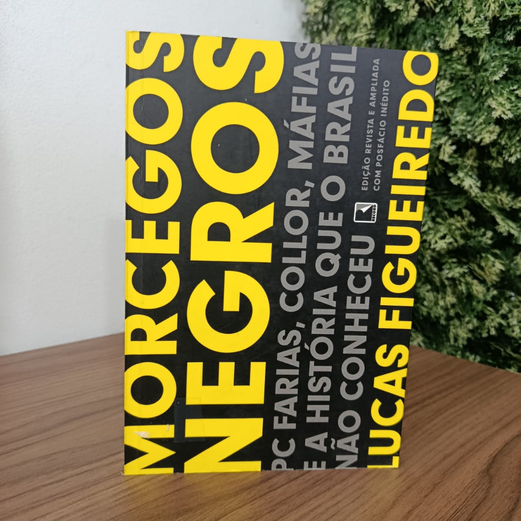 Morcegos Negros / Lucas Figueiredo