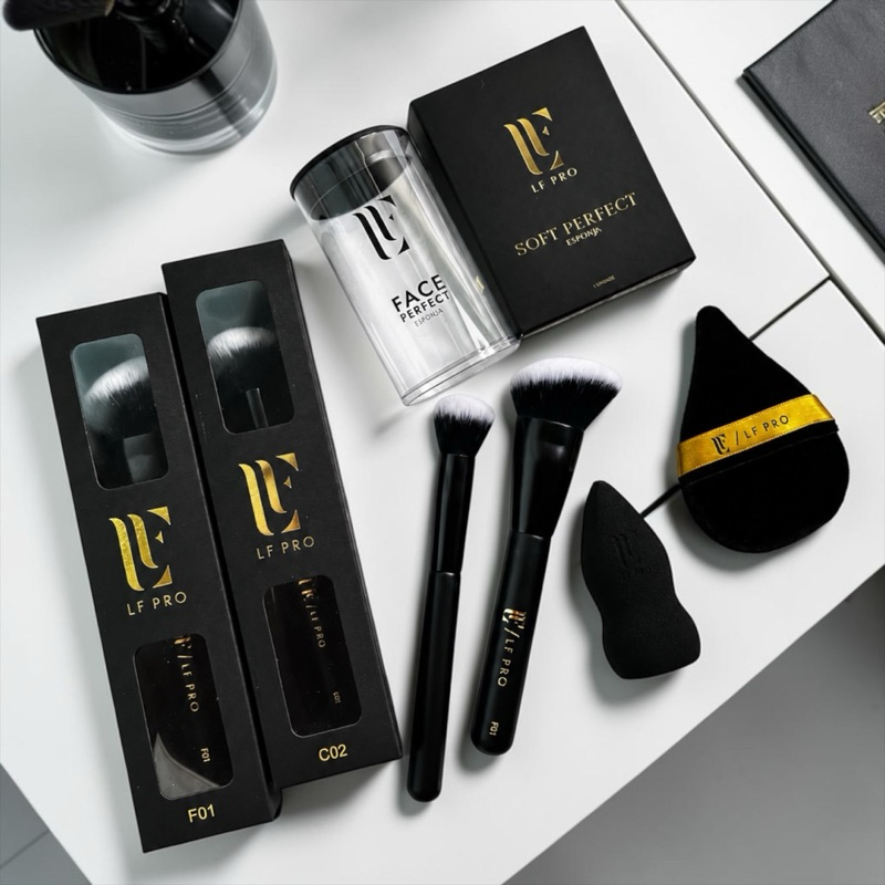 Kit Maquiagem LF Pro Pincéis F01 C02 + 2 Esponjas Base e Pó + Brinde Esponja Luxo