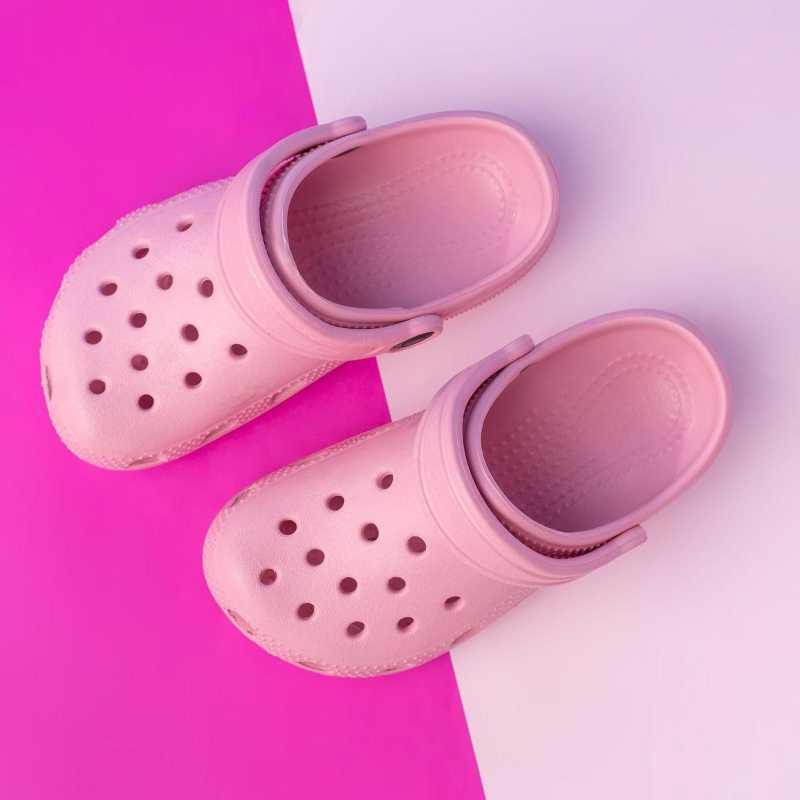 Sandália Clog Estilo Croc Feminino Estilo Casual – Conforto para Todos os Momentos- Sandália Plantão