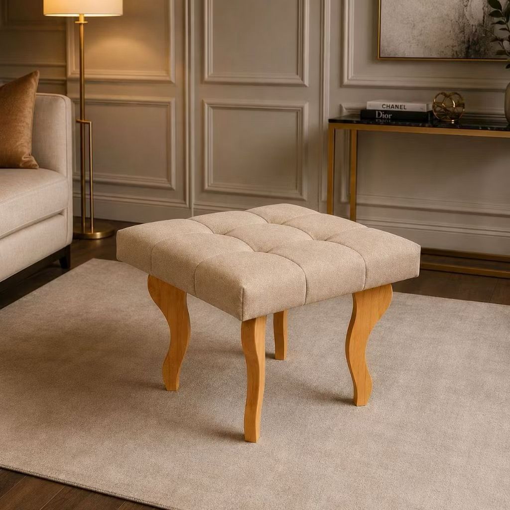 Puff Decorativo Banqueta Estofada Suede Pés Luís XV Madeira Quarto Sala Penteadeira botões capitonê - QUEIMA DE ESTOQUE