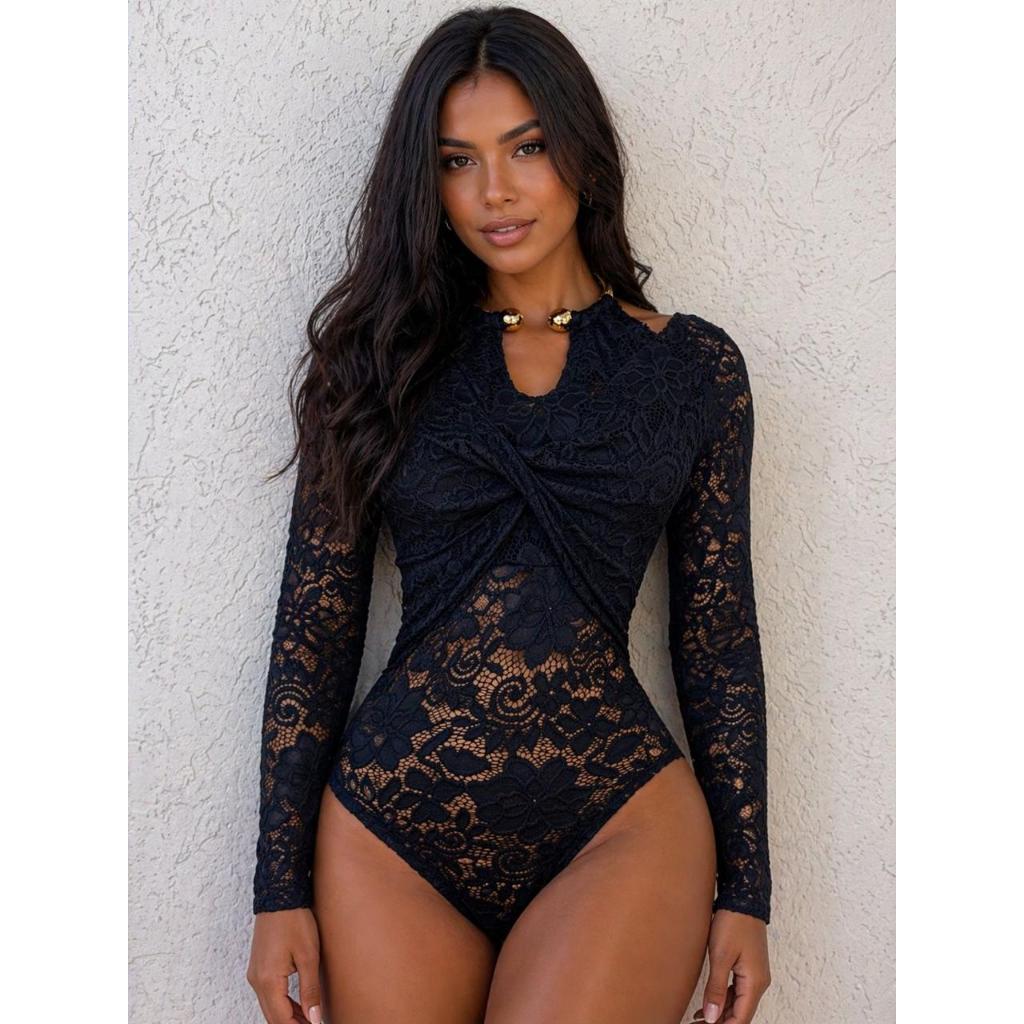 Body Feminino de Renda Manga Longa com Fivela e Detalhe Trançado Moda Festa Balada