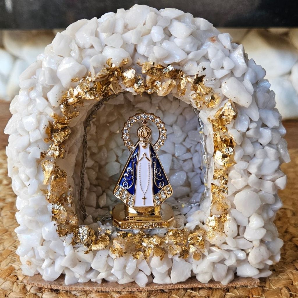 Gruta Artesanal Nossa Senhora Aparecida Pedras Brancas com LED Decoracao
