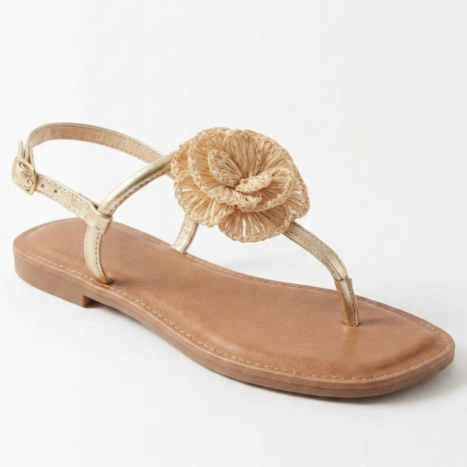 Rasteira feminina flor. Elegante, tiras metalizadas, confortável, flor bordada a mão. Ref. Flor.