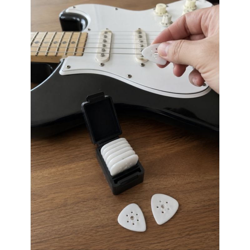 Porta Palhetas com Estojo Compacto para Guitarra e Violão, Acompanha Palhetas, GANHE CHAVEIRO PERSONALIZADO COM SEU NOME