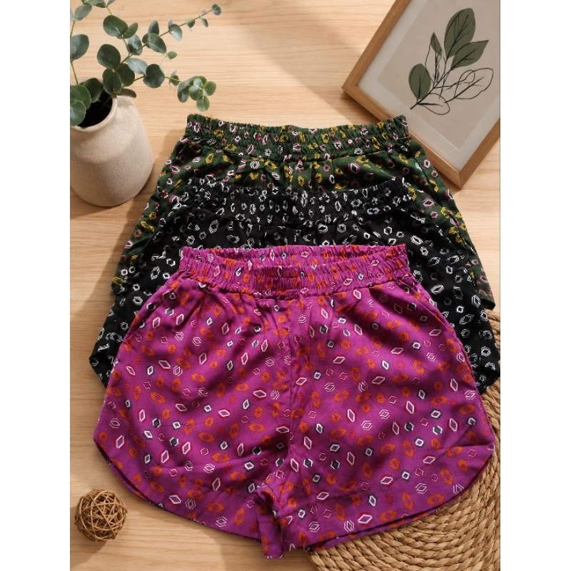 shorts de viscolinho estampado, ótimo para o dia a dia, muito confortável com elástico na cintura.