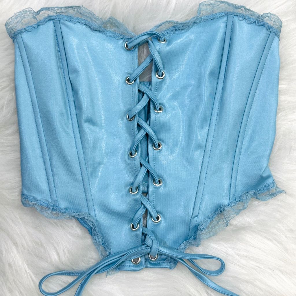 Top Cropped Elegante de Renda Branca com Bordado Floral Y2K, com Armação, Bainha Assimétrica Curva, Corselet de Costas A