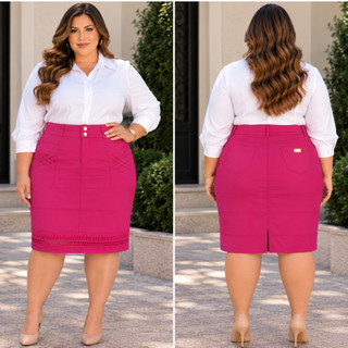 Saia Esmeralda Plus Size em Sarja com Guipir no Barrado, Recortes Frontais e Zíper