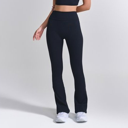 Imagem Calça Legging Flare Canelada Feminina Academia com Cós Alto Forro Interno e Sem Costura Frontal Preta