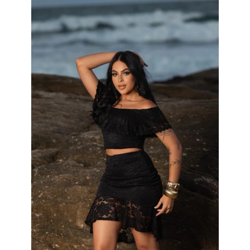 Conjunto cropped ciganinha e saia babado em renda