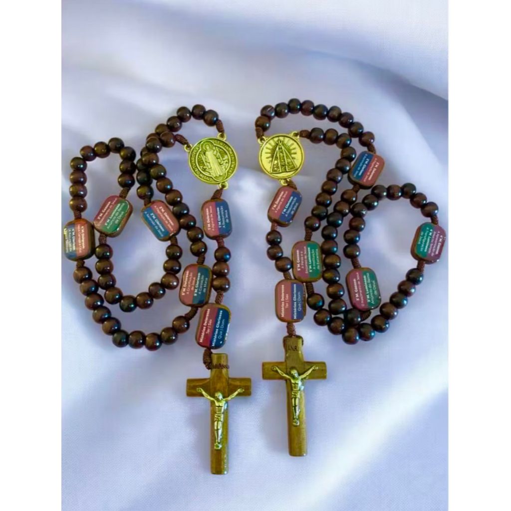 TERÇO CONTEMPLAÇÕES DOS MISTÉRIOS DE NOSSA SENHORA APARECIDA OU SÃO BENTO ,UM MIMO DE FÉ!!!!! em Oferta na Shopee