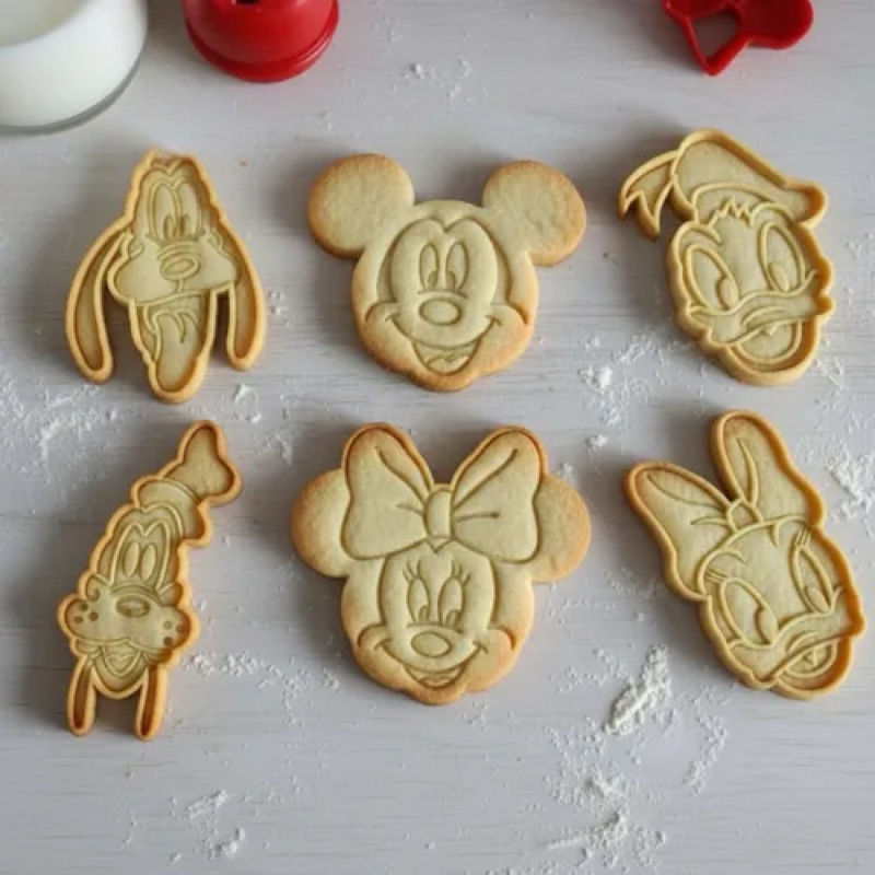 kit 6 cortadores mickey diversão na cozinha garantida 8 centimetros com puxador