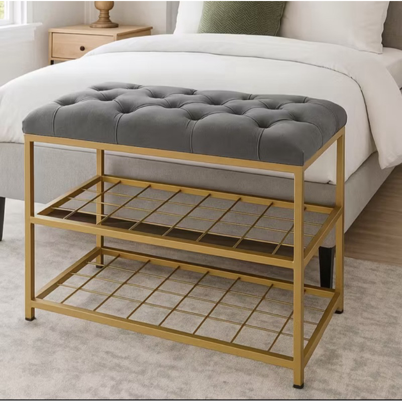 Banco Sapateira 2 Andares Metal Dourado com Estofado Veludo Capitonê 47x30x60cm Decoração Quarto Hall Luxo