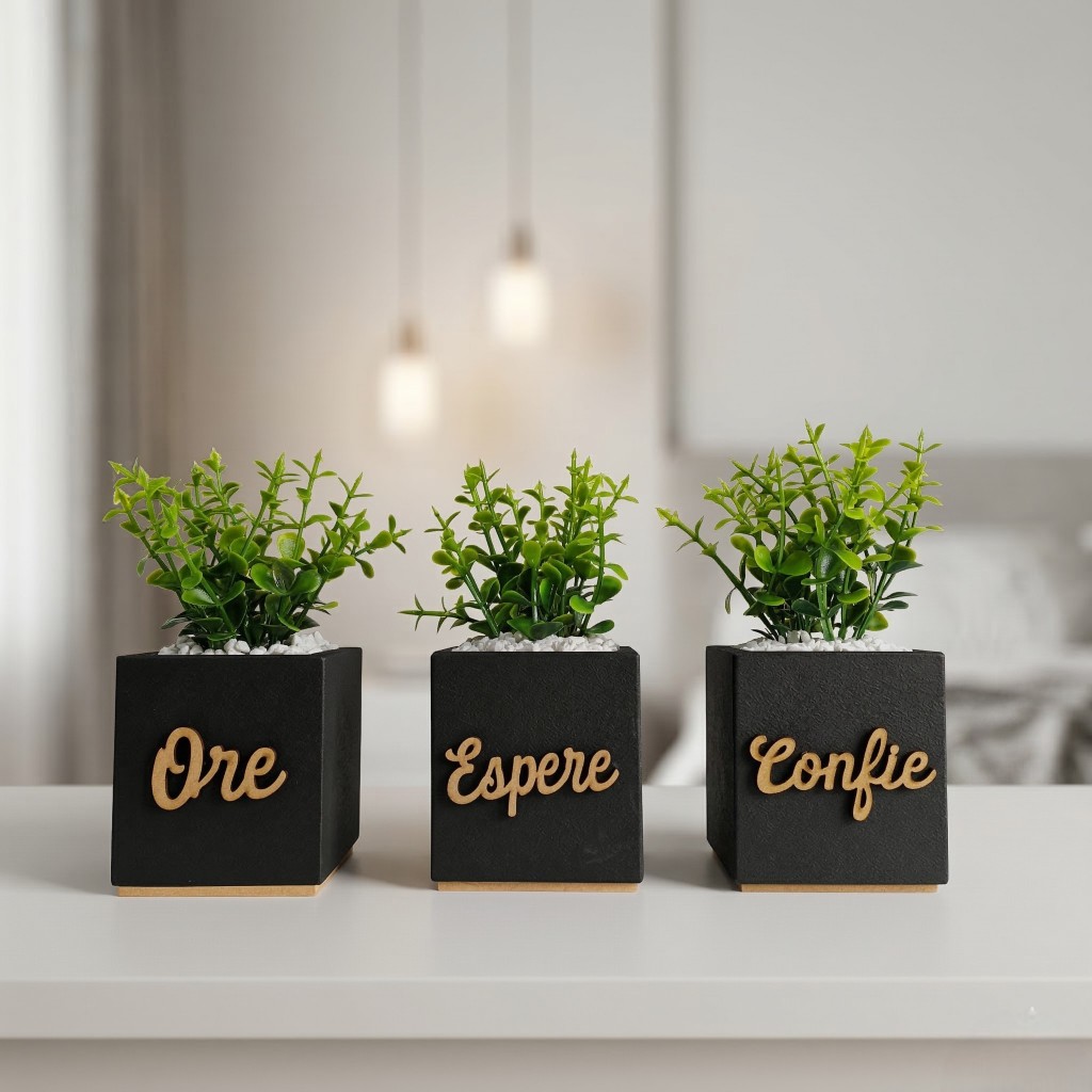 kit 03 vasinhos decorativos com plantinhas artificiais.