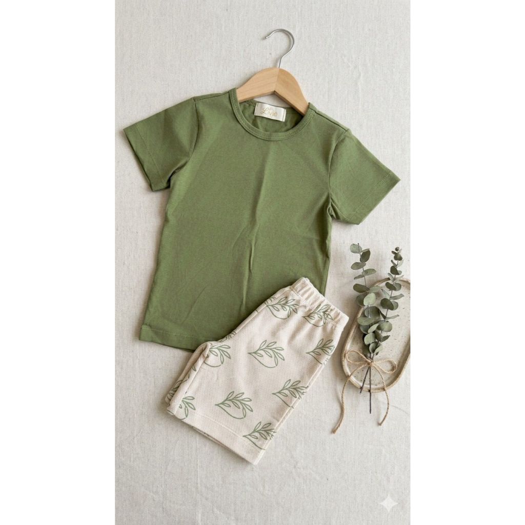 Conjunto Infantil Masculino Estilo Boho Minimalista Camiseta Verde Oliva e Bermuda Estampada Confortável TAM 4 AO 10