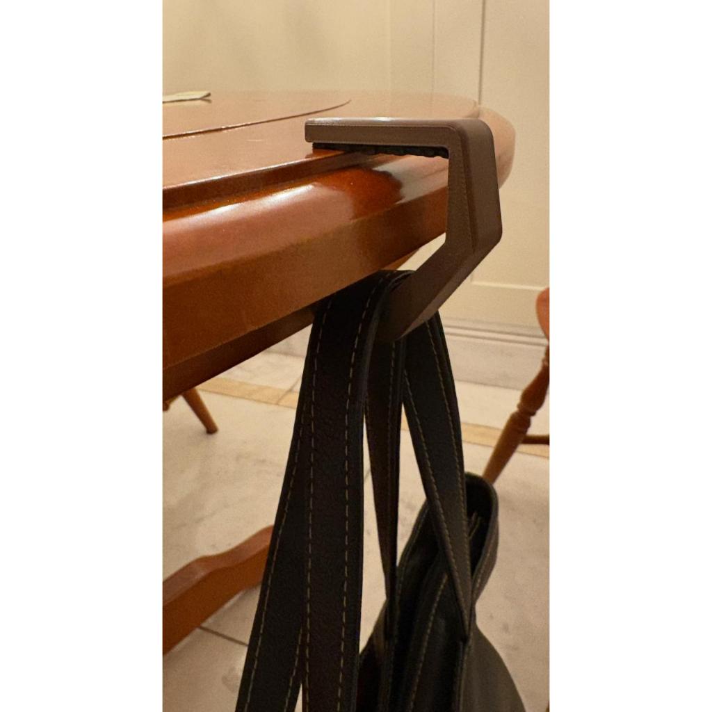 Suporte Pendurar Bolsa Mochila Gancho De Mesa Aderente Super Reforçado Antiderrapante Antifurto
